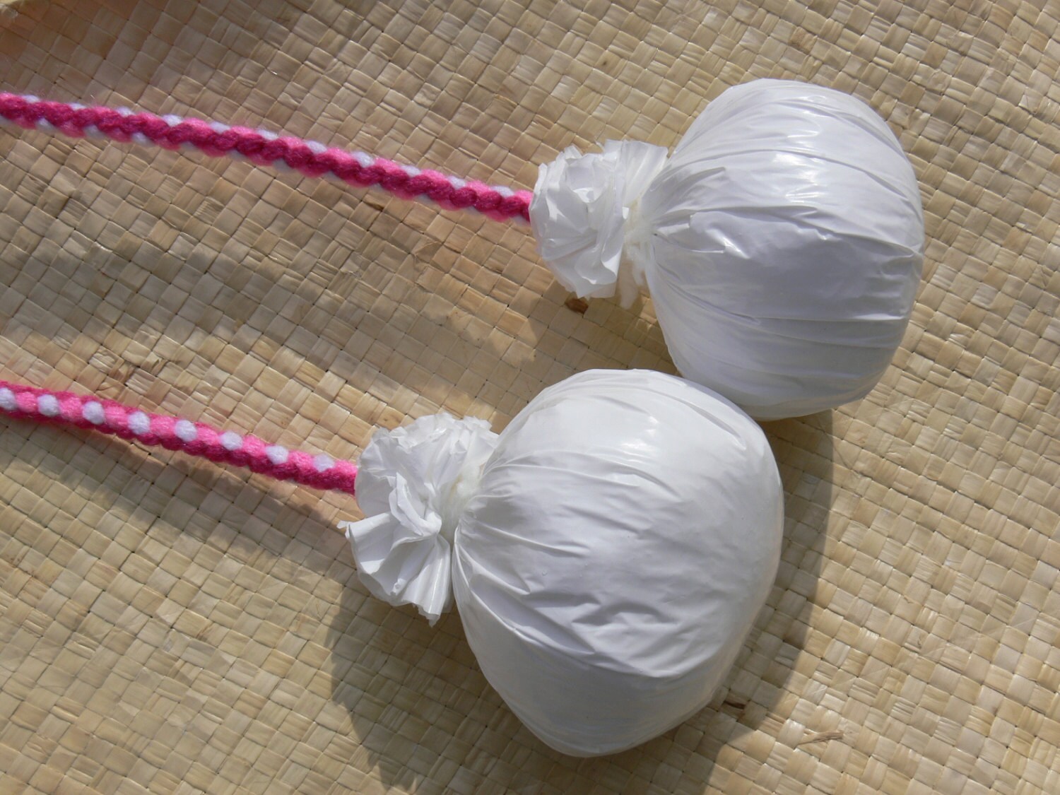 HANDMADE Maori poi balls Magenta pink & white by ManaPolynesia