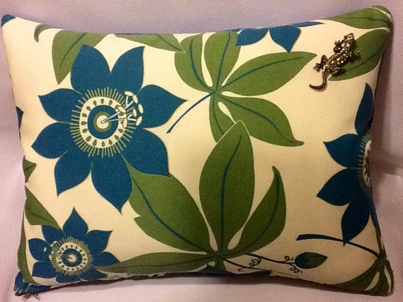 Items Similar To Indoor Outdoor Decorative Pillows On Etsy   Il 570xN.568665058 Cgrz 