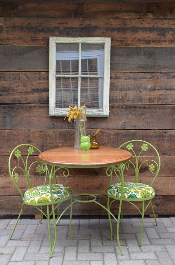 Vintage 50's Iron Bistro Set in Spring Green