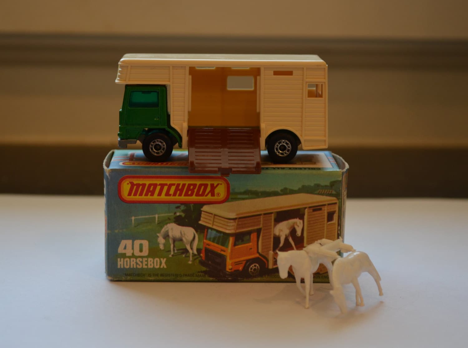 toy horse box and truck