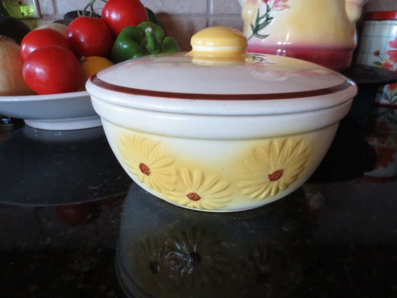 Early 1950’s Hull Pottery 7 1/2″ covered casserole dish in floral