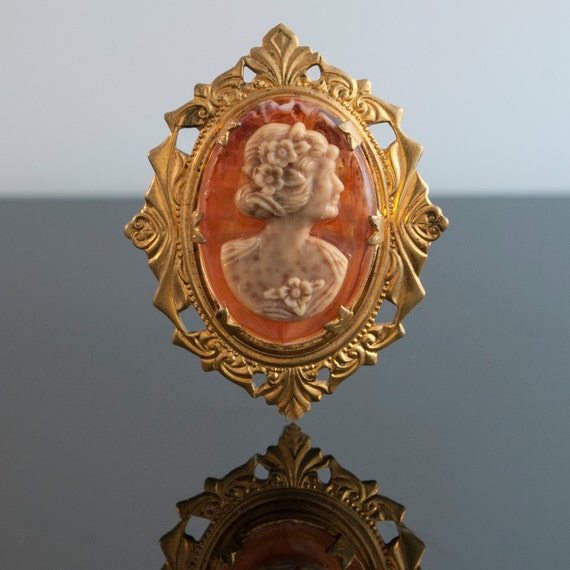 Vintage 1930's Cameo Pin