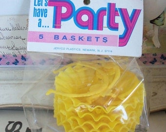 Vintage / Yellow Party Favor Nut Cups / Set of Five / Mint in Package / Birthday Clown Theme