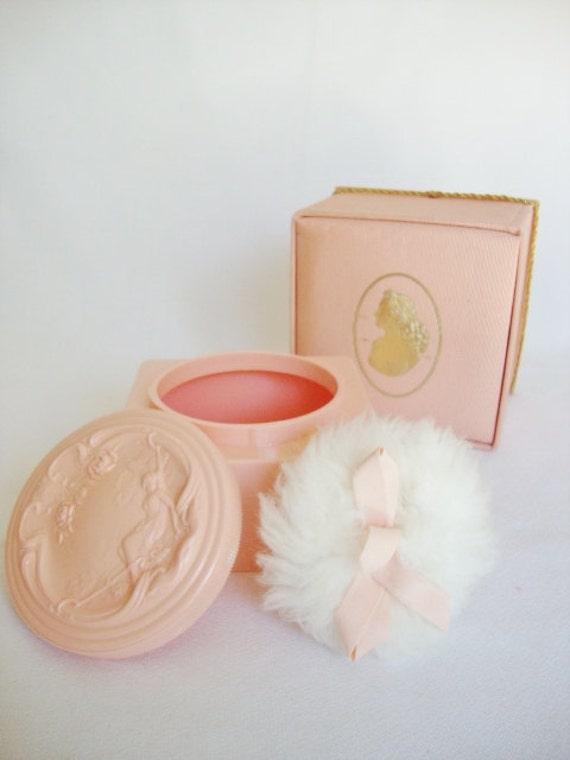 Винтажные румяна. Candy bella пудра. Пудра candy bella. Nimbt cosmetics compact powder natural пудра. Бенефит скульптор.