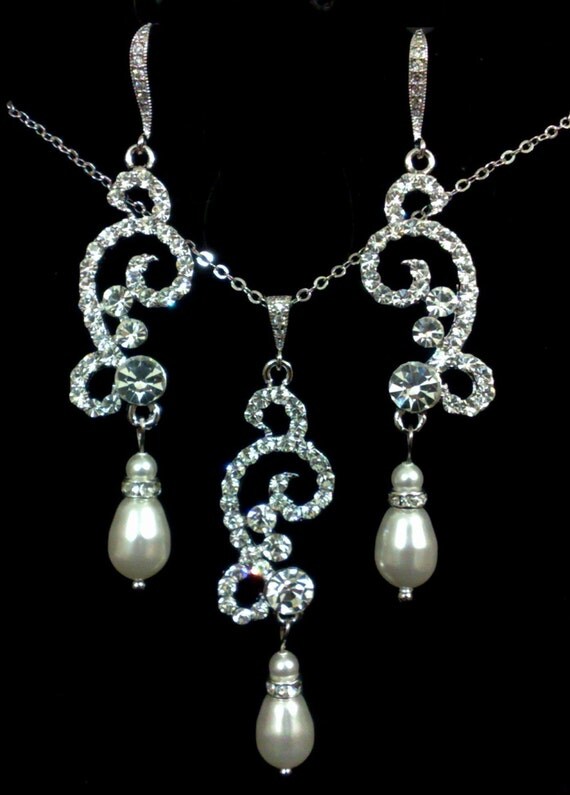 Items similar to Pearl Drop Bridal Jewelry Set, Long Bridal Earrings