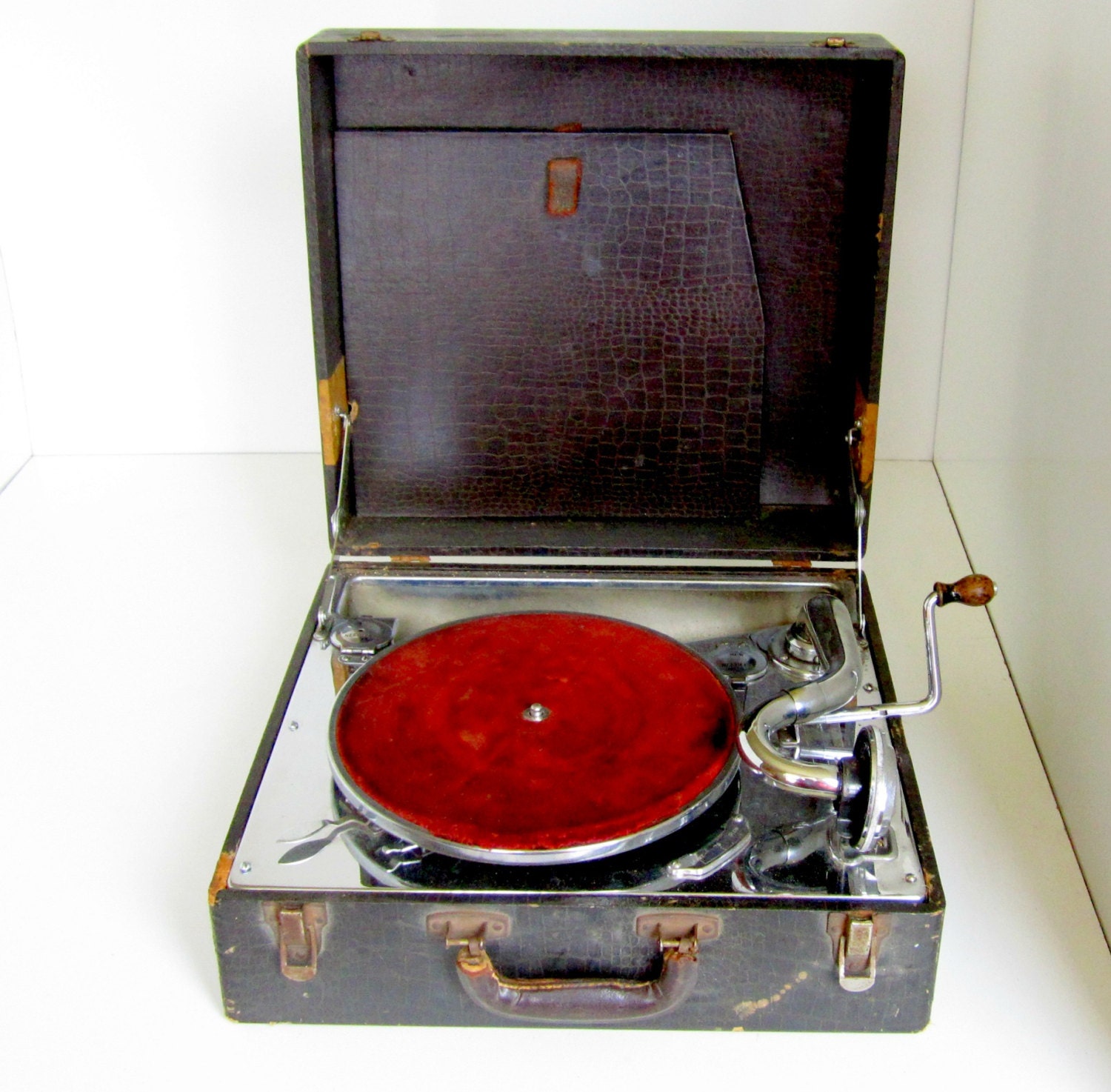 Vintage Crank Phonograph Portable Record Player Suitcase for