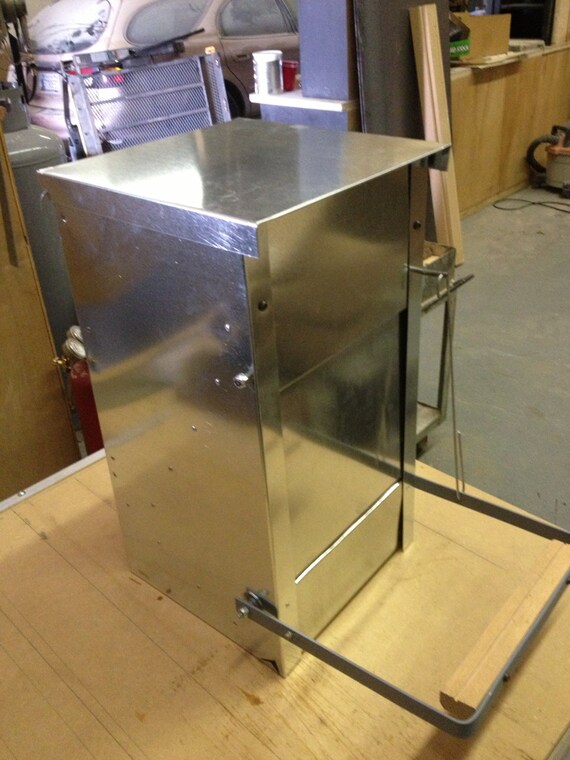 Soft Close Rat Proof Chicken Feeder Medium by