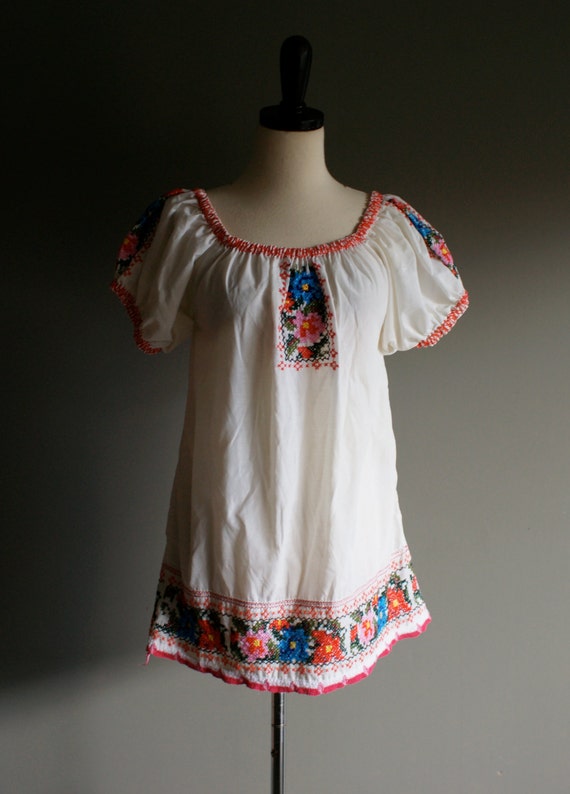 Vintage MEXICAN Embroidered TUNIC Blouse s-m