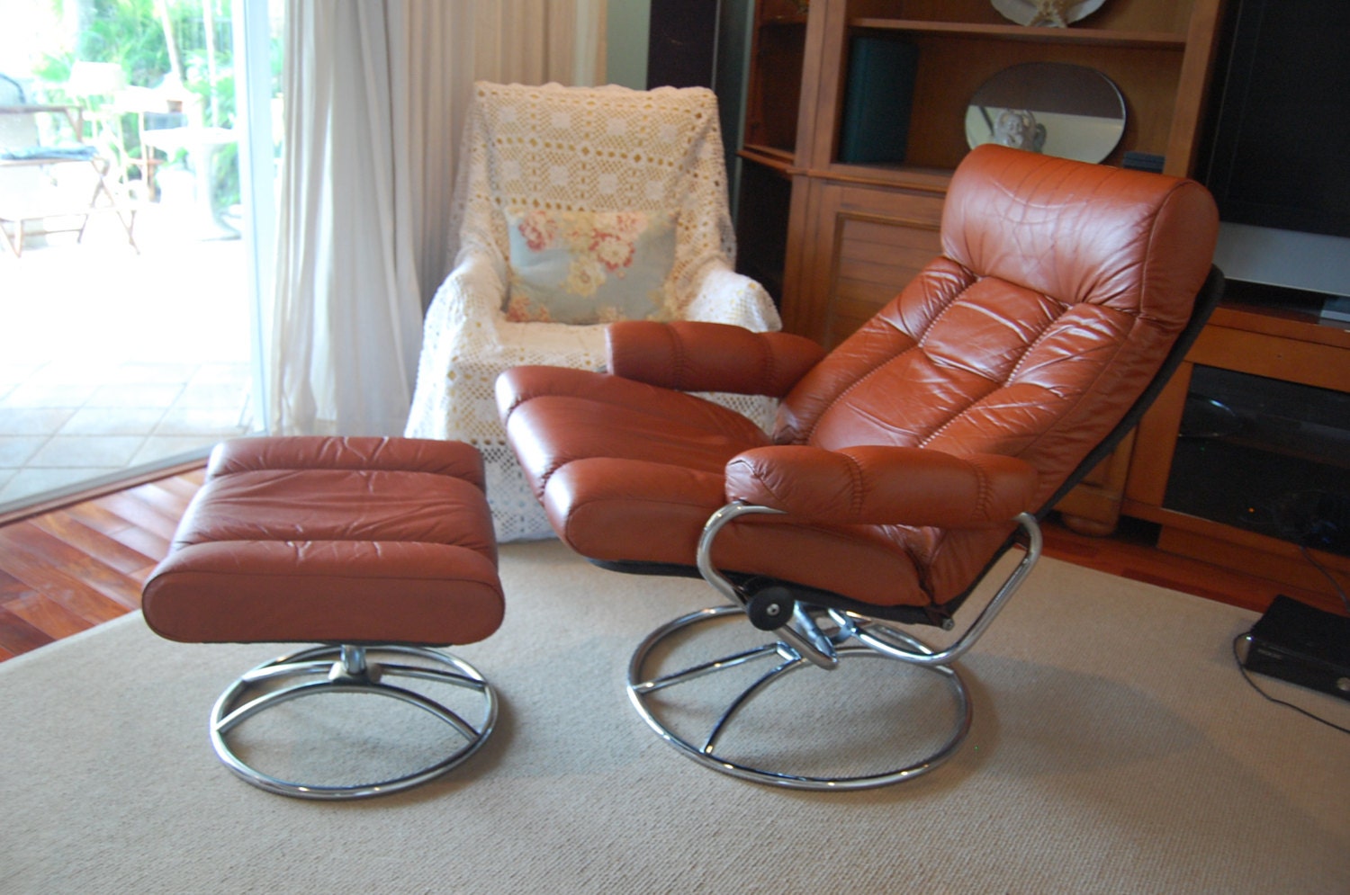 J.E.Ekornes Stressless Recliner Swivel Leather Chair and