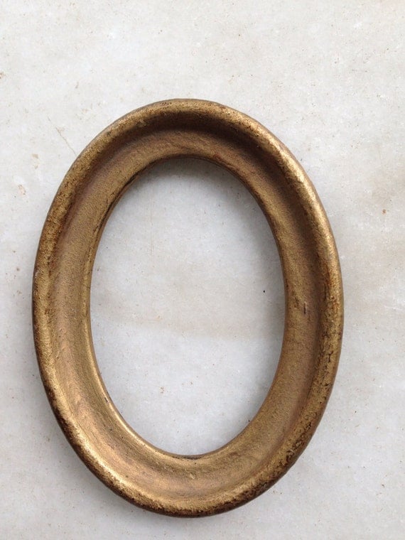 Small oval picture frame metal gold no glass