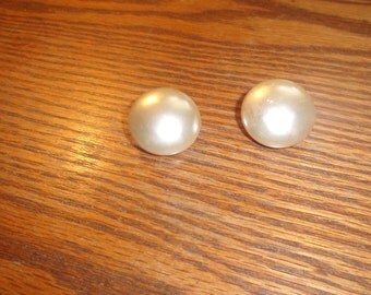 vintage clip on earrings ivory color dots