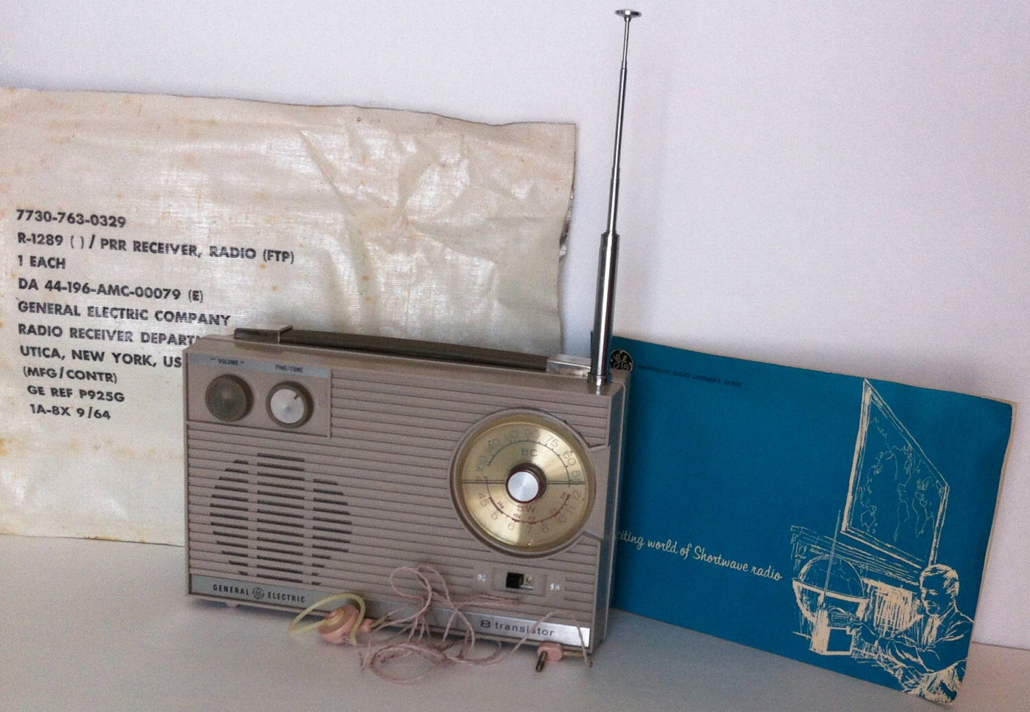 Vintage GE Shortwave Radio 1964 Multiband Portable Model P925