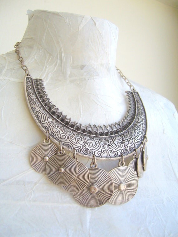Plate collar bold in silver tone /Metal moon coin collar