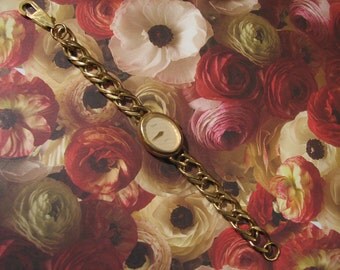 FREE SHIPPING & giftbag with fast shipping Pretty Timex vintage watch ladies large link goldtone chain neat clasp bridal