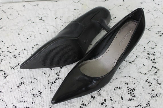 https://www.etsy.com/listing/160958835/vintage-black-pointed-toe-heels-1990s?ga_order=most_relevant&ga_search_type=all&ga_view_type=gallery&ga_search_query=v2%20v2team%20witch&ref=sr_gallery_6