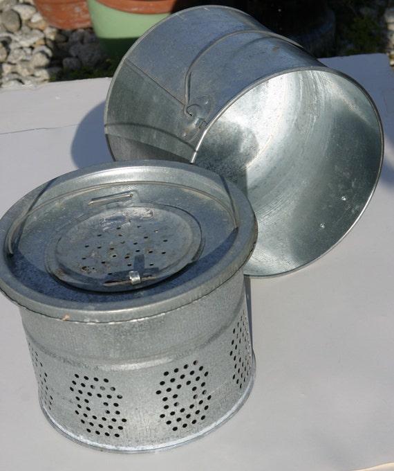 Vintage rare Large Size Minnow Bait Galvanized Tin Bucket 10