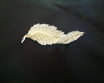 Vintage Sarah Coventry Paved Stone Leaf Brooch. (Signed Sarah Cov)