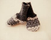 Wool Booties 0-6 Months -- Grey & White Winter Print -- Natural Baby Booties -- Newborn Booties