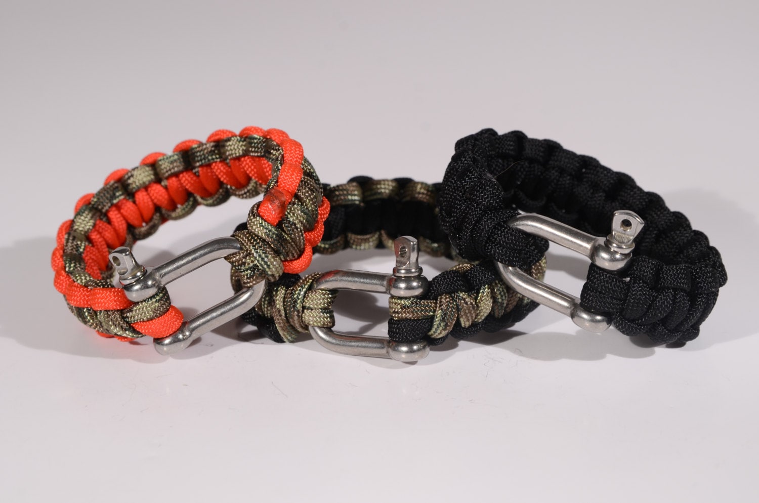 Paracord Shackle Bracelet