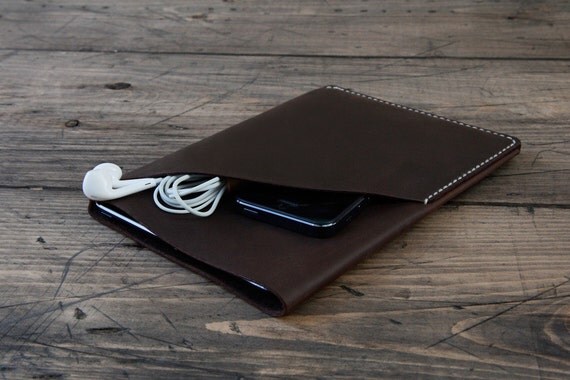 Items similar to GRAMS28 | One Front Pocket hand stitched Leather iPad ...