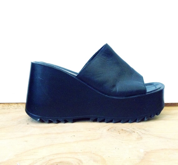 90s Black Platform Chunky Sandals / Slip on / Clean Simple