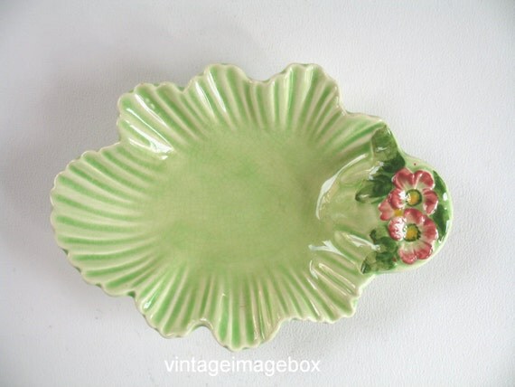 SYLVAC small green leaf dish with pink flowers by VintageImageBox