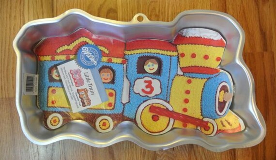 Wilton Little Train Cake Pan with Instructions by CaddiesandMore