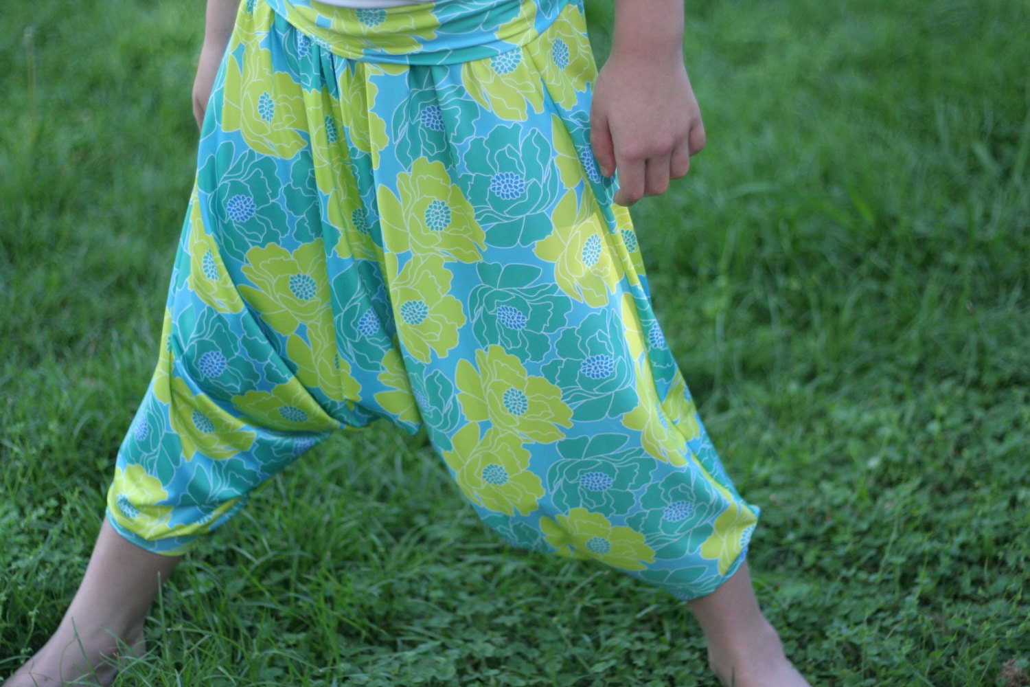 holiday-harem-pants-pattern-pdf-pattern-by-rabbitrabbitcreation