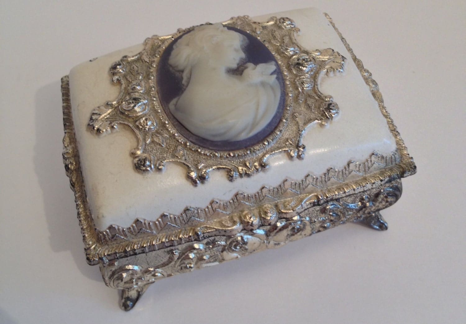 Cameo Music Box Made in Japan circa 1950 Silver Toned Metal