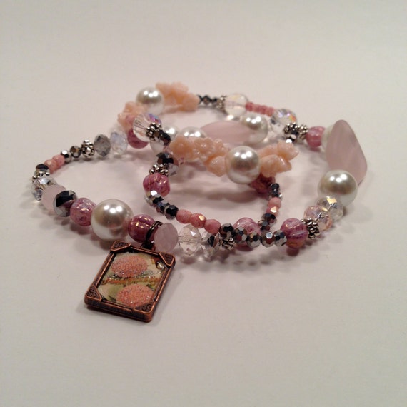 Items similar to glass bead bracelet set w/ cream and baby pink pearls ...