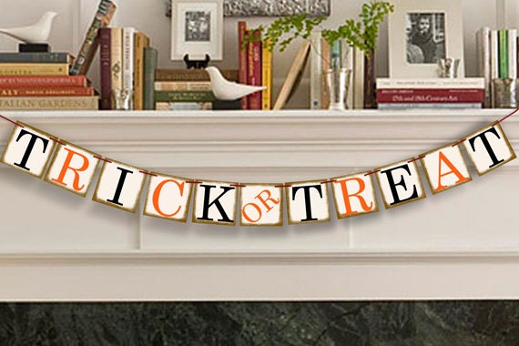 Trick Or Trick Halloween Banner - Party Photo Prop -  Halloween Sign - Halloween Garland