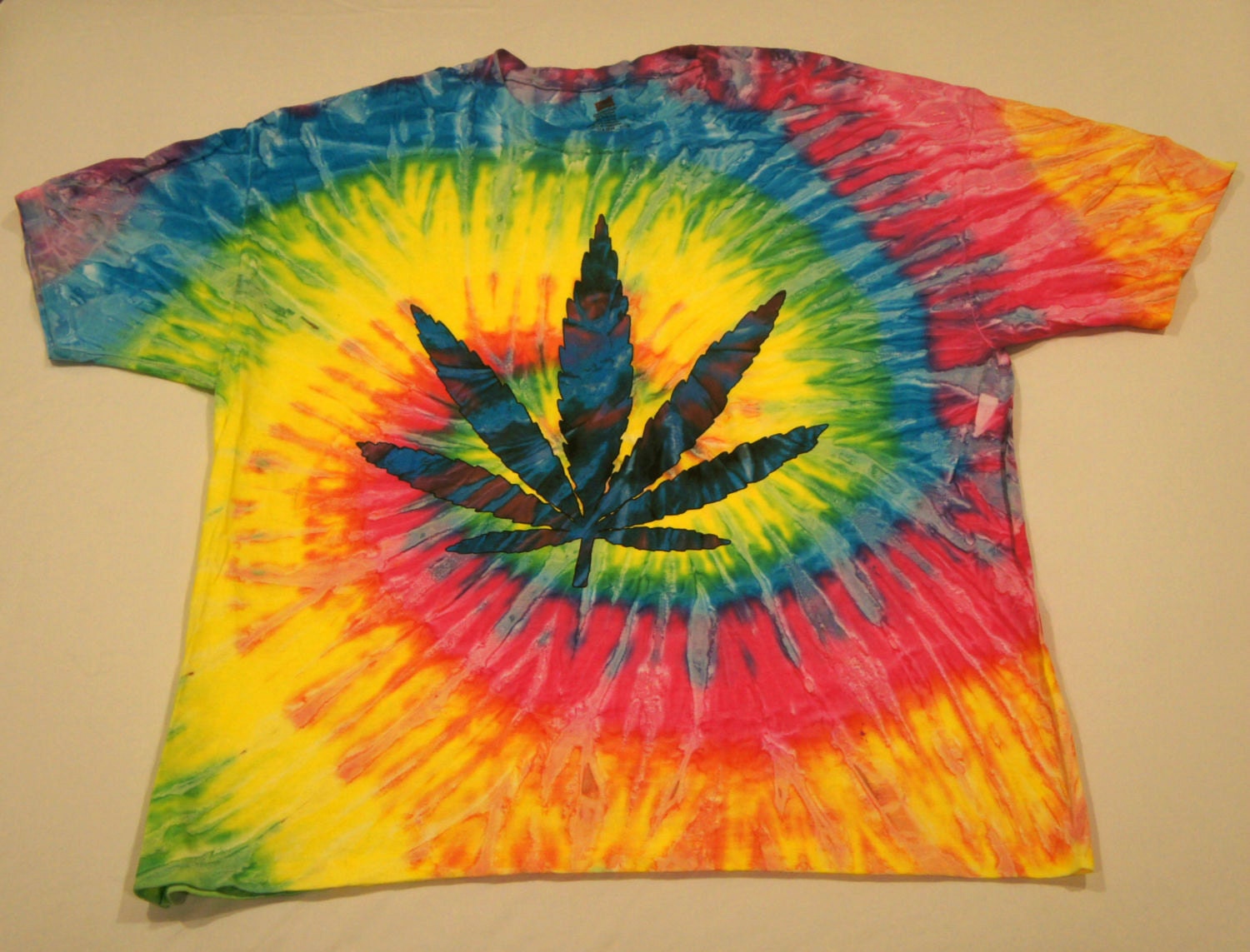 pot leaf tie dye shirt diy