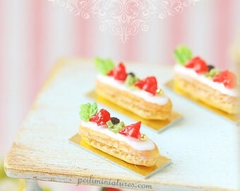 Mini Eclairs - Strawberry and Vanilla - 1/12 Dollhouse Miniature Scale
