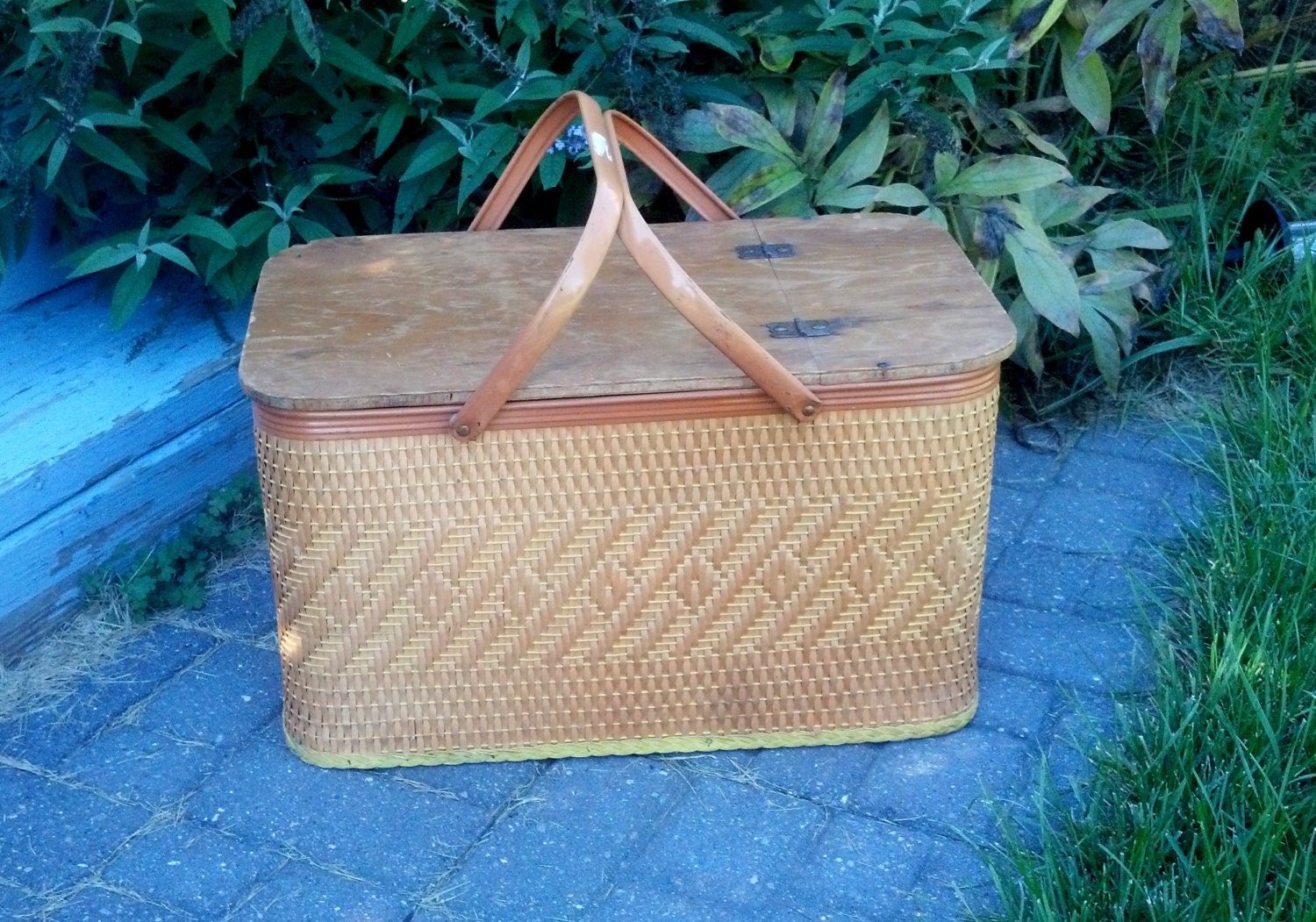 Vintage 1970s Picnic Basket Redmon burnt orange tan woven metal handles