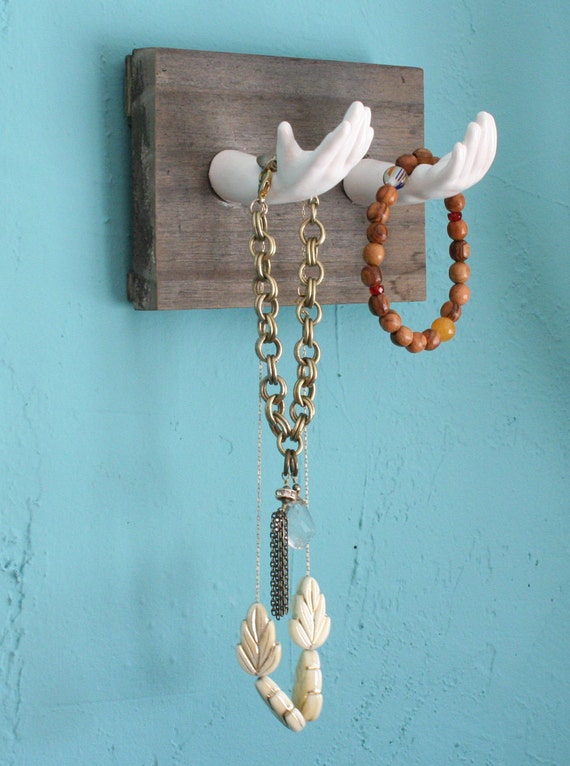 Items similar to Ceramic small hands jewelry holder on Etsy