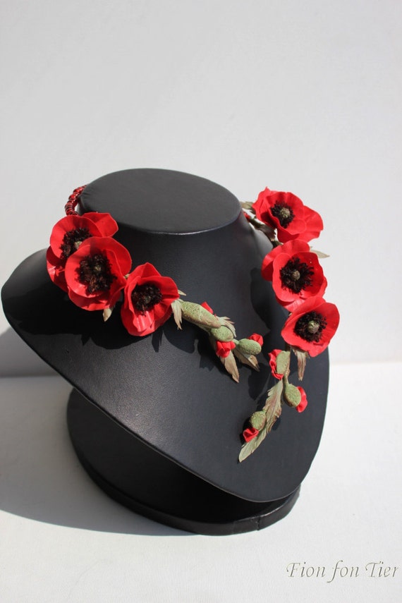 Red poppy flowers necklace