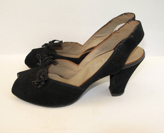 Vintage 1940s Suede Peep-toe Slingback Shoes - 6