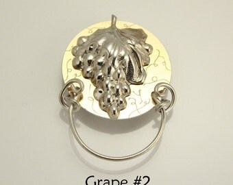 Magnetic Eyeglass Holder Grape and Engraved Vines