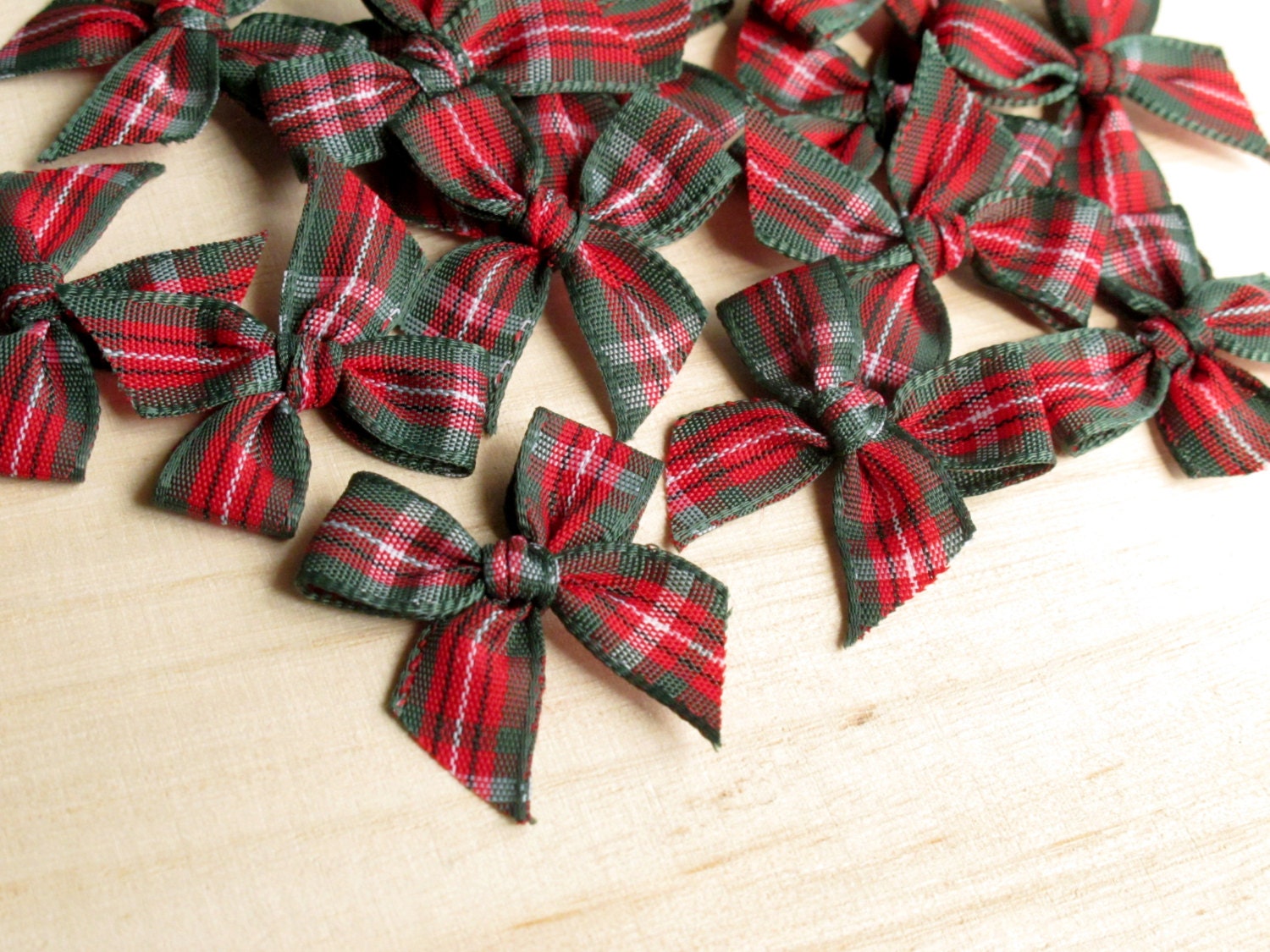 20 Christmas Tartan Ribbon Bows Red & Green 25mm Great
