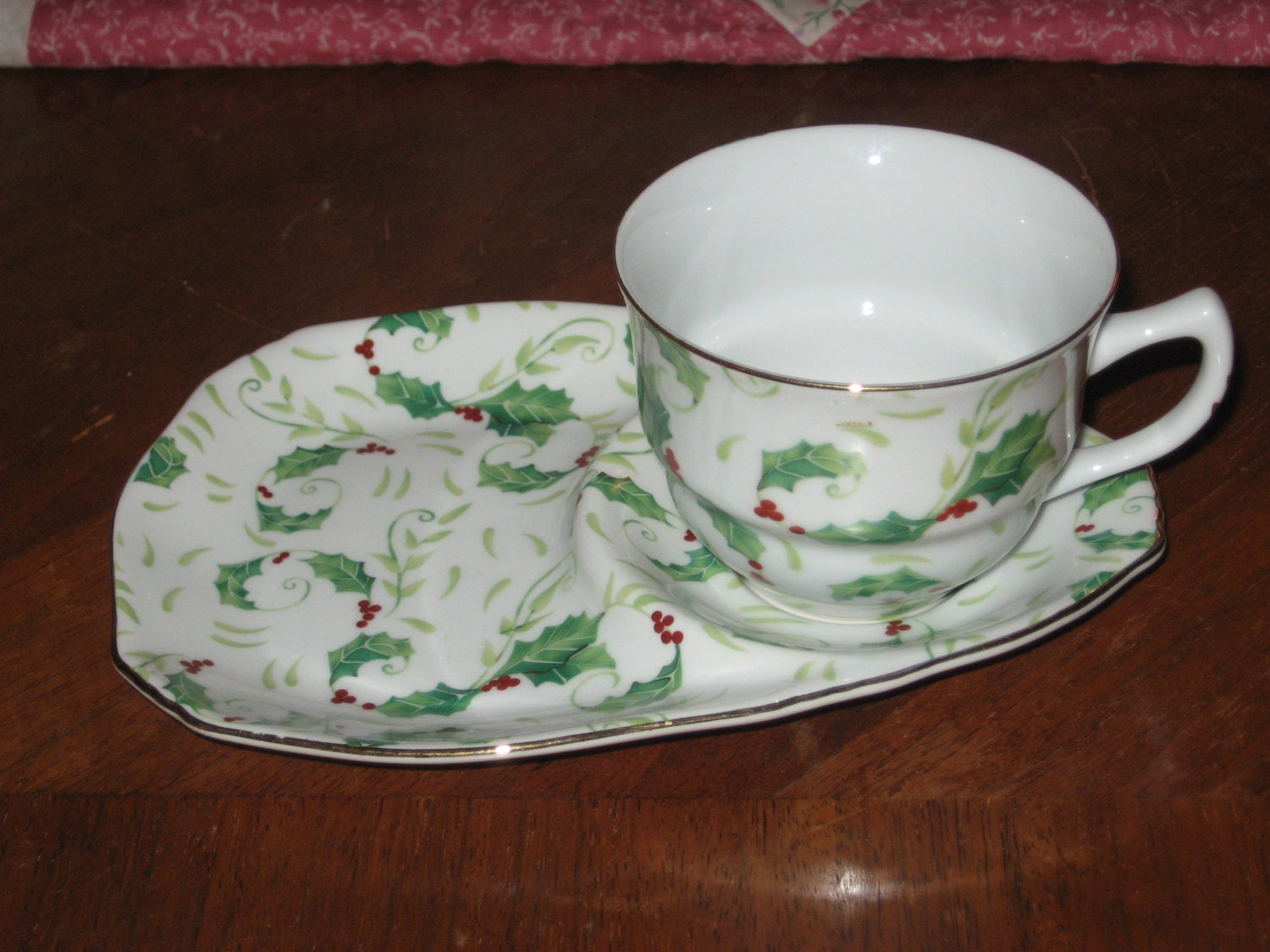 tea cup with tray