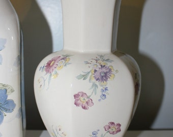 Vintage purple flower vase item 705