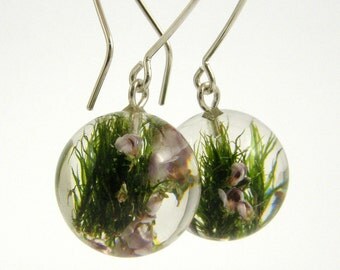Moss and Heather Round Earrings, Forest Jewelry with Moss and Heather Embedded in Clear Resin