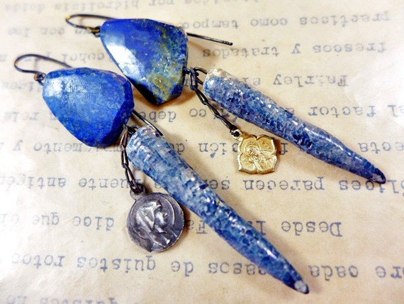 Unrepeatable. Lapiz lazuli, ceramic daggers and religious medal earrings on sterling.