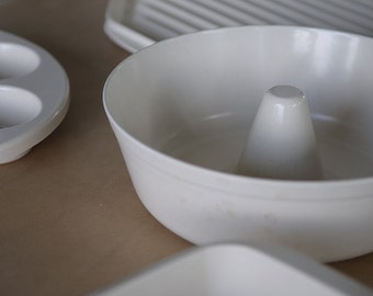 Vintage Anchor Hocking MicroWare set still in box unused 5 piece set super retro and hip
