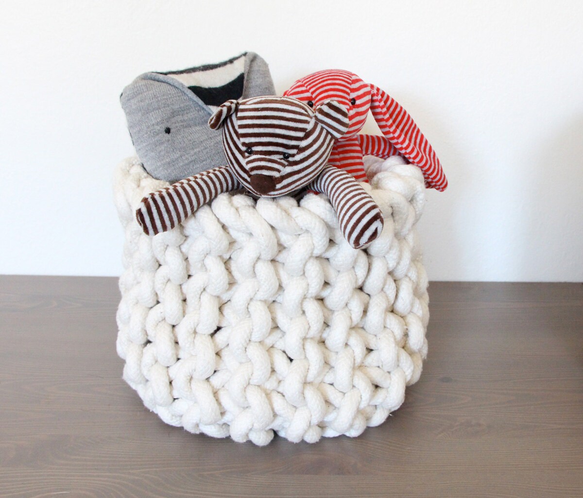 Medium knit rope basket