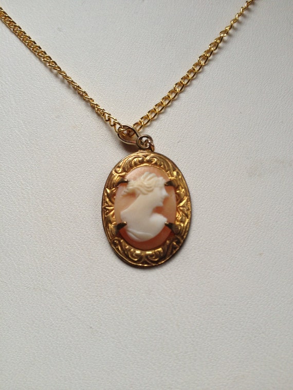 Original Victorian Cameo Pendant Necklace by victoriansentiments