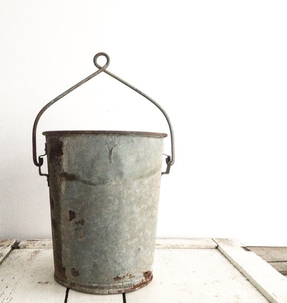 Rustic Farmhouse Vintage Metal Water Well Bucket Pale with
