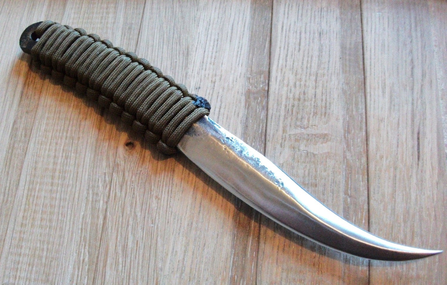 Custom hand Simple skinning knife made by