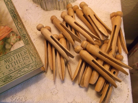 20 Primitive Antique Wooden Clothes Pins by BitsOfLeatherNLace