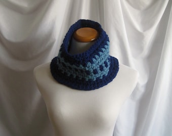 Neckwarmer Cowl Chunky Crochet: Navy Blue and Country Blue